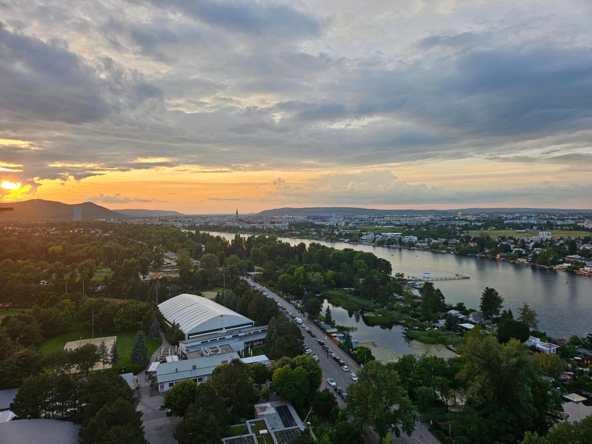 Yuki'S Place - Un-Vic, Danube Beach And Subway Near To Downtown וינה מראה חיצוני תמונה